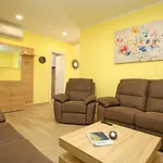 Tea Apartment *
